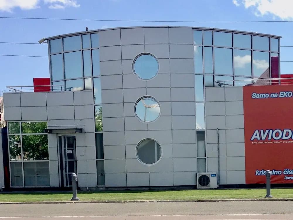 Ugrađene folije za stakla — primer 16